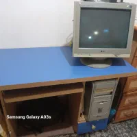 میز کامپوتر سالم بدون خط وخش