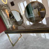 میز و آینه آرایشگاهی