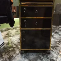 میز مانیکور و صندلی انتظار