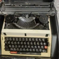 دستگاه تایپ قدیمی(عتیغه)