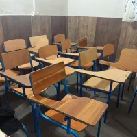 صندلی دانش آموز و میز چوبی بزرگ|صندلی و نیمکت|بهشهر, |دیوار