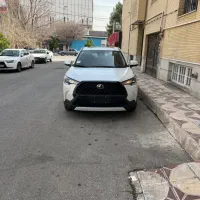 تویوتا کرولا کراس هیبرید ۲۰۲۵ سفید با پلاک