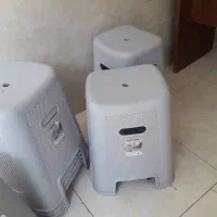 صندلی پلاستیکی و میز گرد