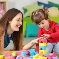 پرستار کودک ۶ ساله دختر بچه