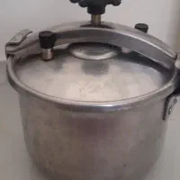 زودپز قابلمه ای ۱۰ لیتری سالم