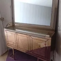 بوفه پایه فلزی آیینه کاری شده طلایی و آیینه