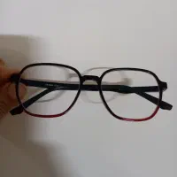 عینک نوجوان