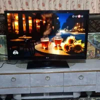 تلویزیون ۴۲|تلویزیون و پروژکتور|صحنه, |دیوار