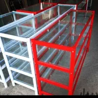 ویترین شیشه ای