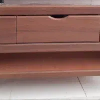 یک عدد میز تلوزیون استفاده نشده
