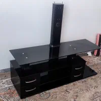 میز تلویزیون شیشه ای