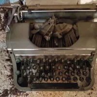 ماشین تحریر|کلکسیون اشیاء عتیقه|کرج, مهرویلا شمالی|دیوار