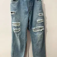 یک عدد شلوار لی و یک دورس