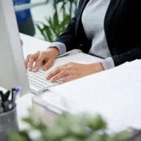 منشی خانم خدمات ام دی اف