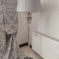 آباژور ایستاده