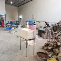 نجار نیمه  ماهر و کارگر ساده