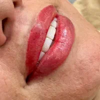 بهترین خدمات تخصصی و رایگان شیدینگ لب و بن مژه|خدمات آرایشگری و زیبایی|کرج, گلشهر|دیوار