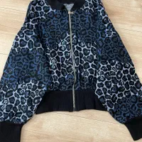 بامبر لیا|لباس|لاهیجان, شیشه گران|دیوار