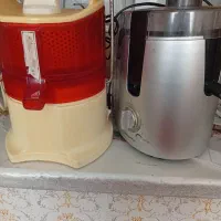 دوعدد آبمیوه گیر