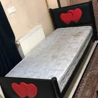 تخت خواب و میز کشویی چوبی
