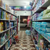 همکار خانم در فروشگاه نانومیخوام