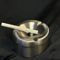 فندک و زیر سیگاری
