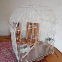 دو عدد قفس و یک پایه قفس