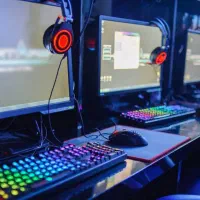 خدمات کامپیوتر و کافی‌نت اینترنت