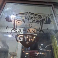 منشی باشگاه بدنسازی