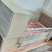 تخت کودک و نوجوان جوان در حد نو