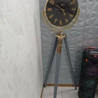 ساعت ایستاده سه پایه