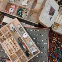 تعدادی بدلیجات و استند بدلیجات|بدلیجات|کرمان, |دیوار