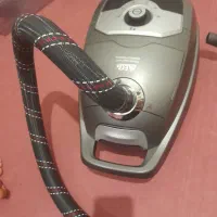 یک عدد  جارو برقی سالم تمیز  بفروش میرسد