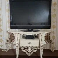 تلویزیون 42 اینچ اسنوا با میز و گیرنده دیجیتال