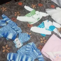 تعدادی لباس بچه تمیز نو