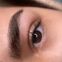 حرفه ای میکروبلیدینگ بزن