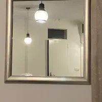 آیینه با قاب چوبی