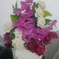 گل مصنوعی همراه گلدان