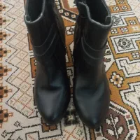 کفش نیم بوت|کیف، کفش، کمربند|پیشوا, |دیوار