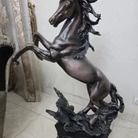 مجسمه اسب