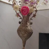 گلدان برنجی|گل مصنوعی|قم, قلعه کامکار|دیوار