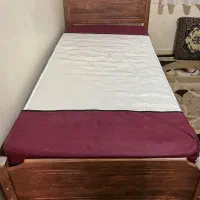 تخت خواب همراه با تشک یک نفره سالم و نو