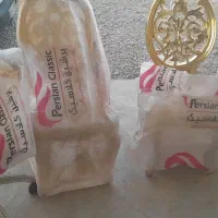 صندلی و لوازم آرایشی زنانه