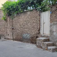 ملک کلنگی دارای پروانه ساخت ۴ طبقه روی پیلوت