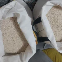 برنج هاشمی پارسال کهنه و درجه یک مال یه زمینه