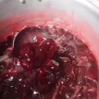 مربای‌توت‌فرنگی‌ونان‌شیرمال‌خانگی‌خوش‌عطر