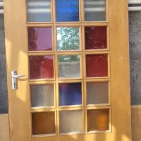 در اتاق و ورودی