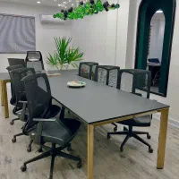 میز کنفرانس مدرن با طراحی خاص