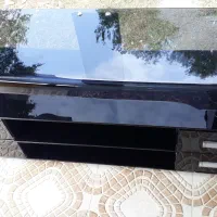میز زیر تلویزیون شیشه ای