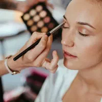 اموزش میکاپ خود ارایی با شرایط عالی